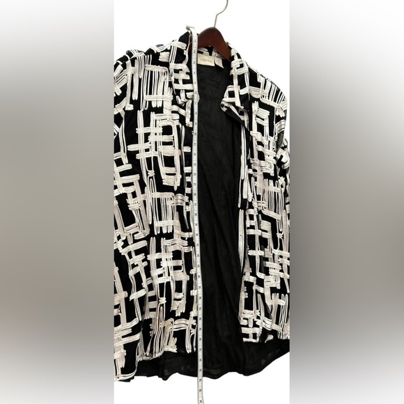 Chico’s Black and White Sheer Over Black Lining Long Top‎ Size 3 - Picture 6 of 8